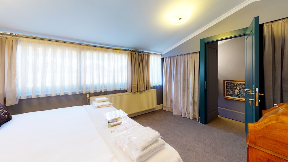 1 BEDROOM, PENTHOUSE, CITY VIEW, BALCONY