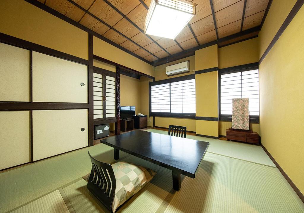 Japanese, No Bathroom, Tatami