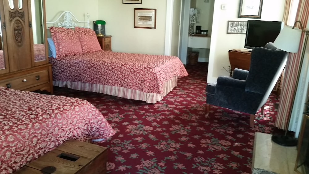 The Mendocino Hotel and Garden Suites 23/47