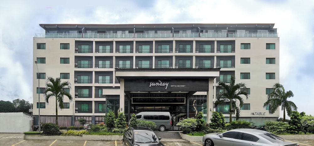 Sunday Hevea Hotel and Resort in ANGELES CITY