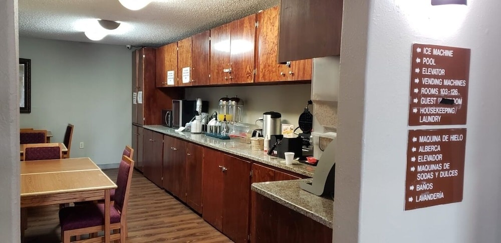 Econo Lodge San Antonio Near SeaWorld - Medical Center 35/40