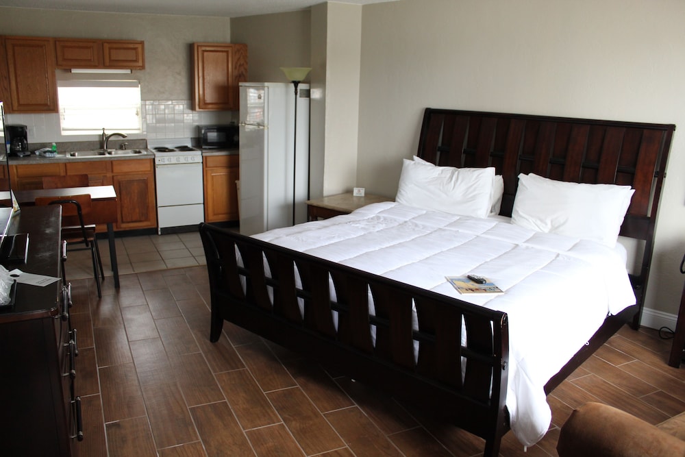 Cove Motel Oceanfront 17/46
