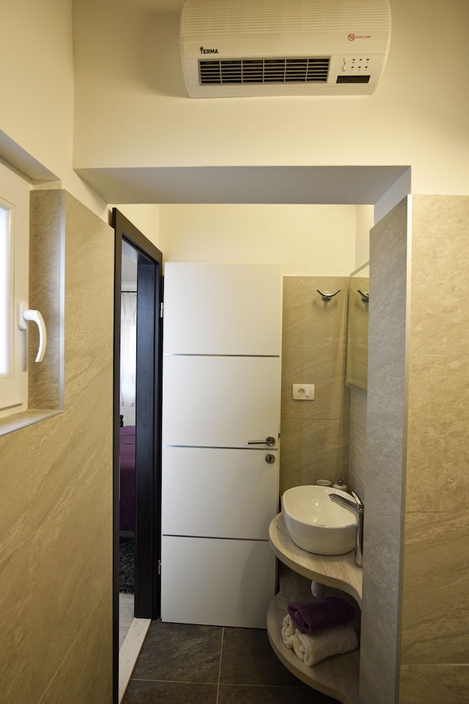 Kuzma Rooms 2 18/18