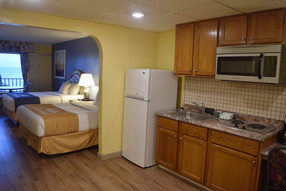 Days Inn By Wyndham Panama City Beach/Ocean Front 28/53