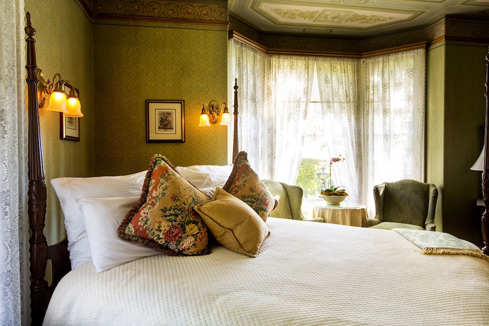 Superior, King Bed, Parlor