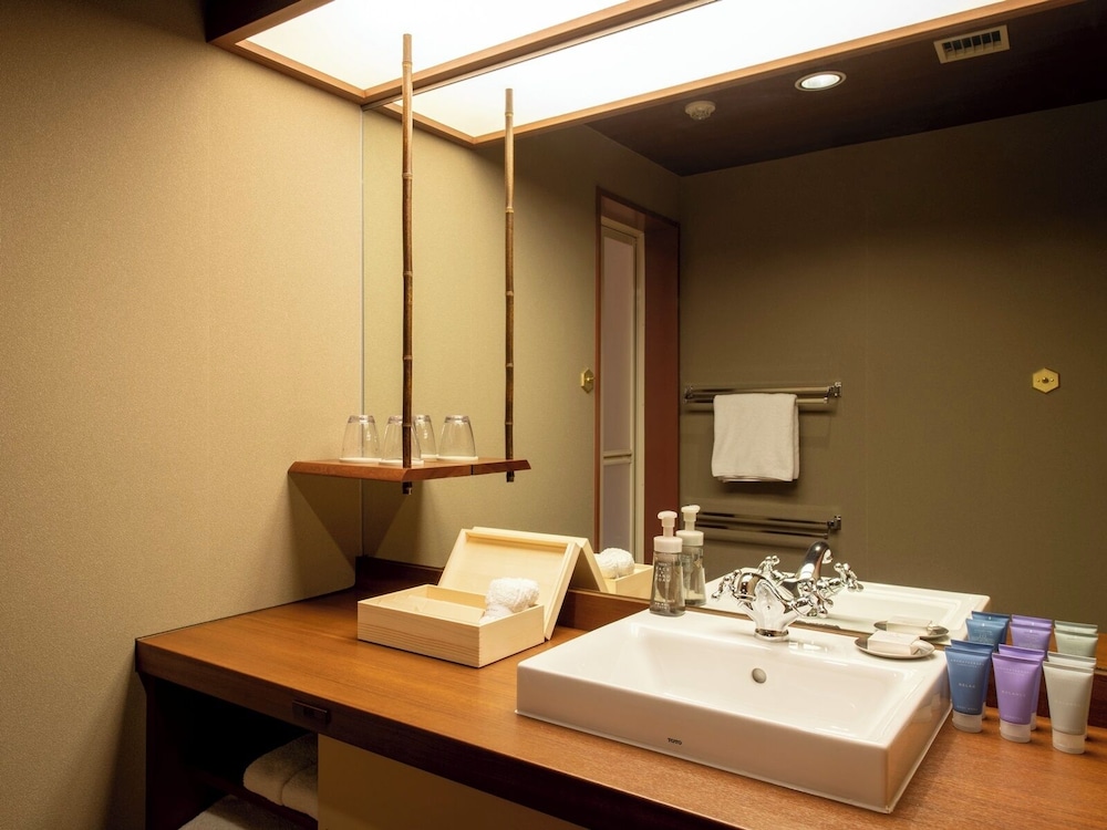 Furuyu Onsen ONCRI 48/49
