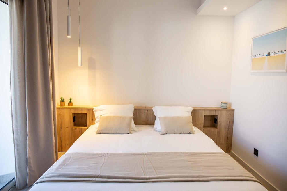 COLLECTION, 2 ROOMS, APARTMENT