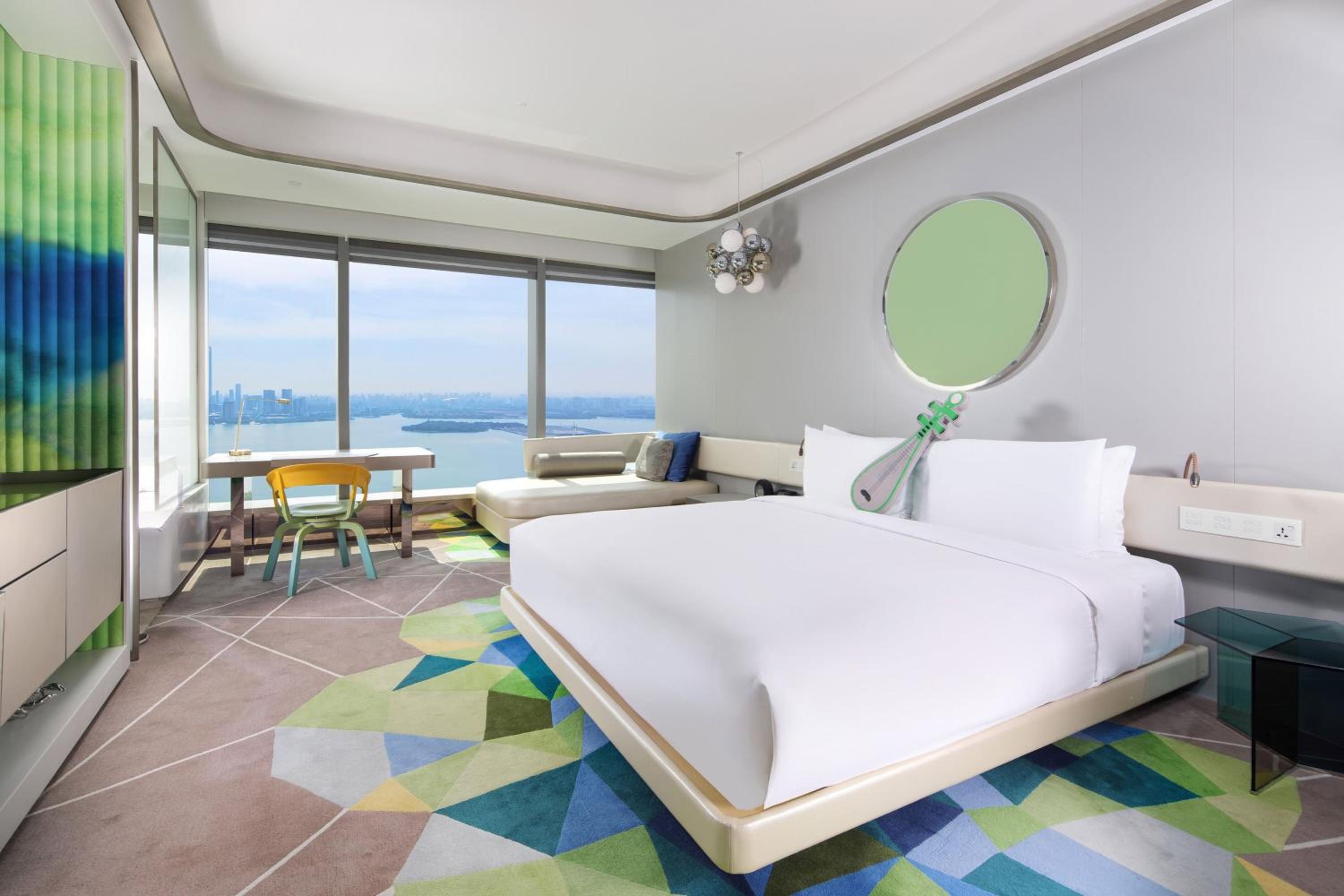 Fabulous, Guest Room, King Bed, Lake View