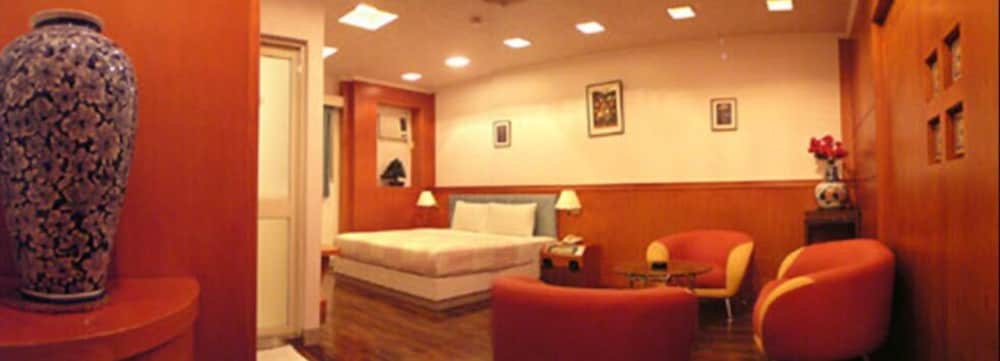 Long Shan Hotel 57/68