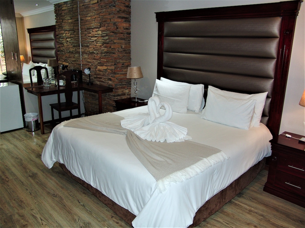 African Moon Corporate House 7/48