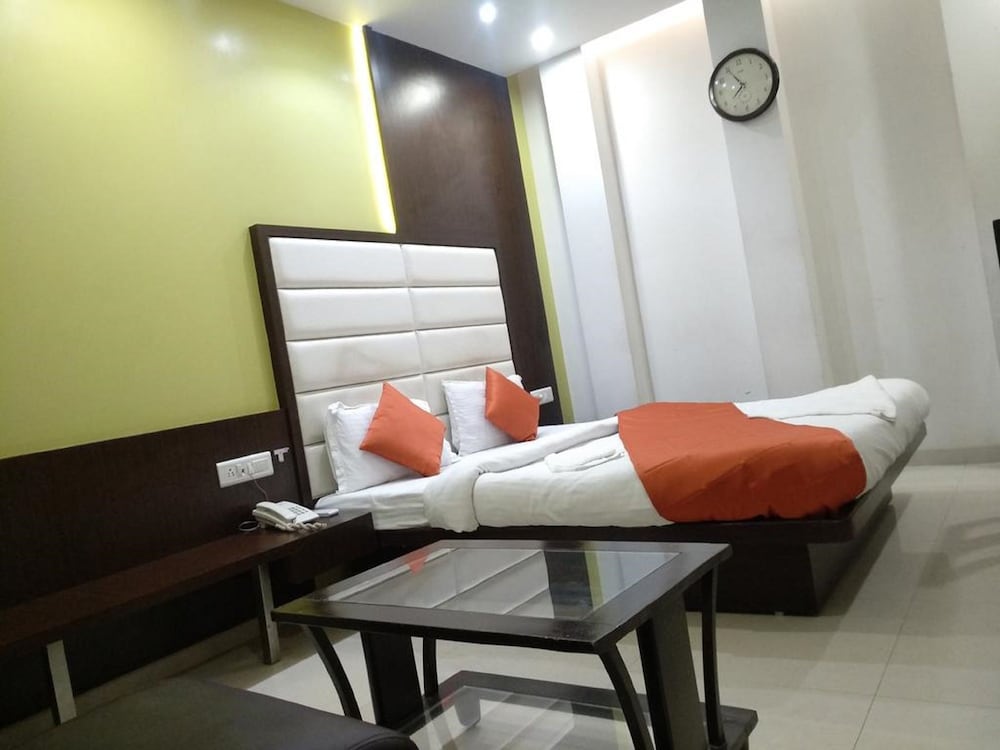 HOTEL ONE UP 67/69