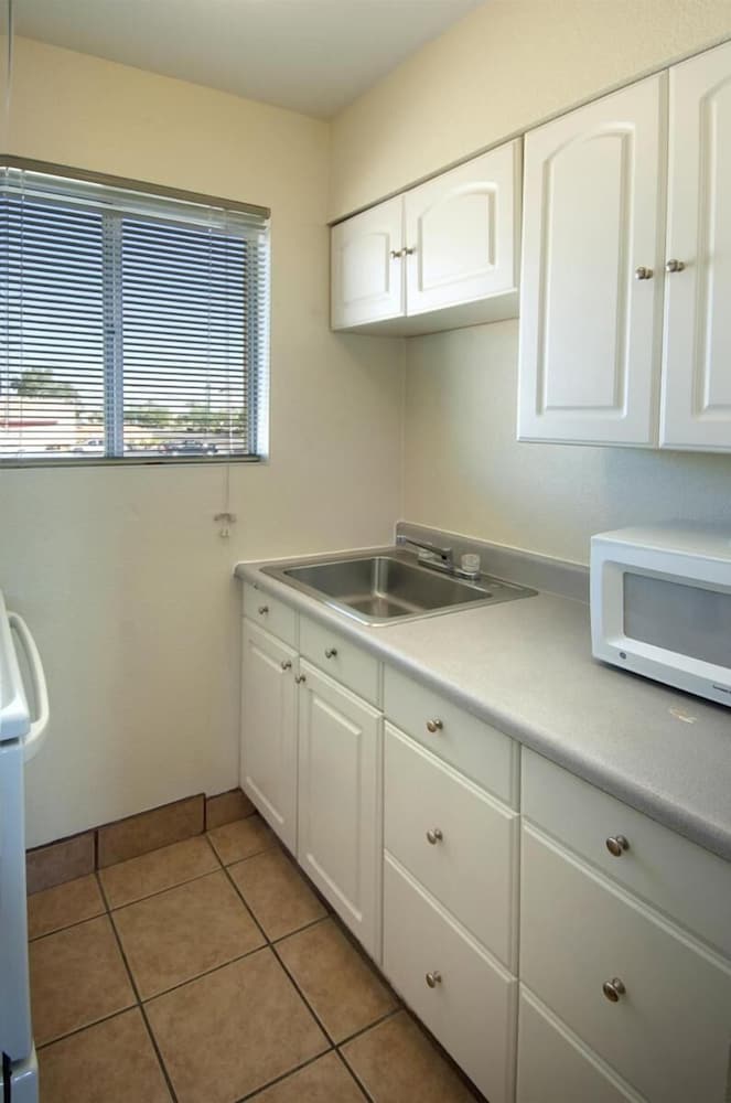 American Executive Inn 38/58