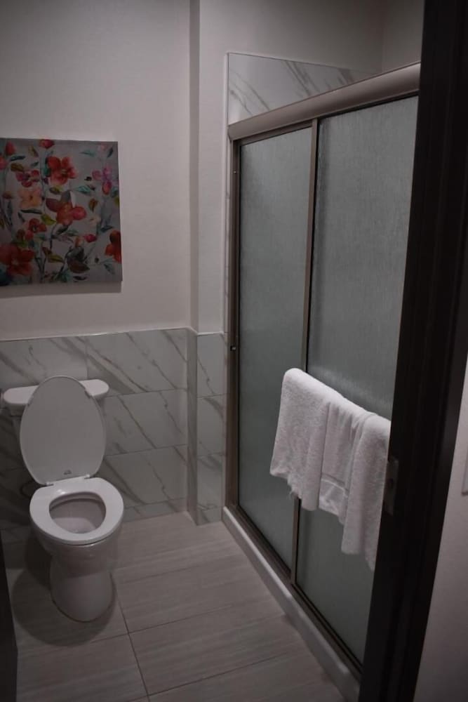 Grand Villa Inn & Suites- Humble 12/27