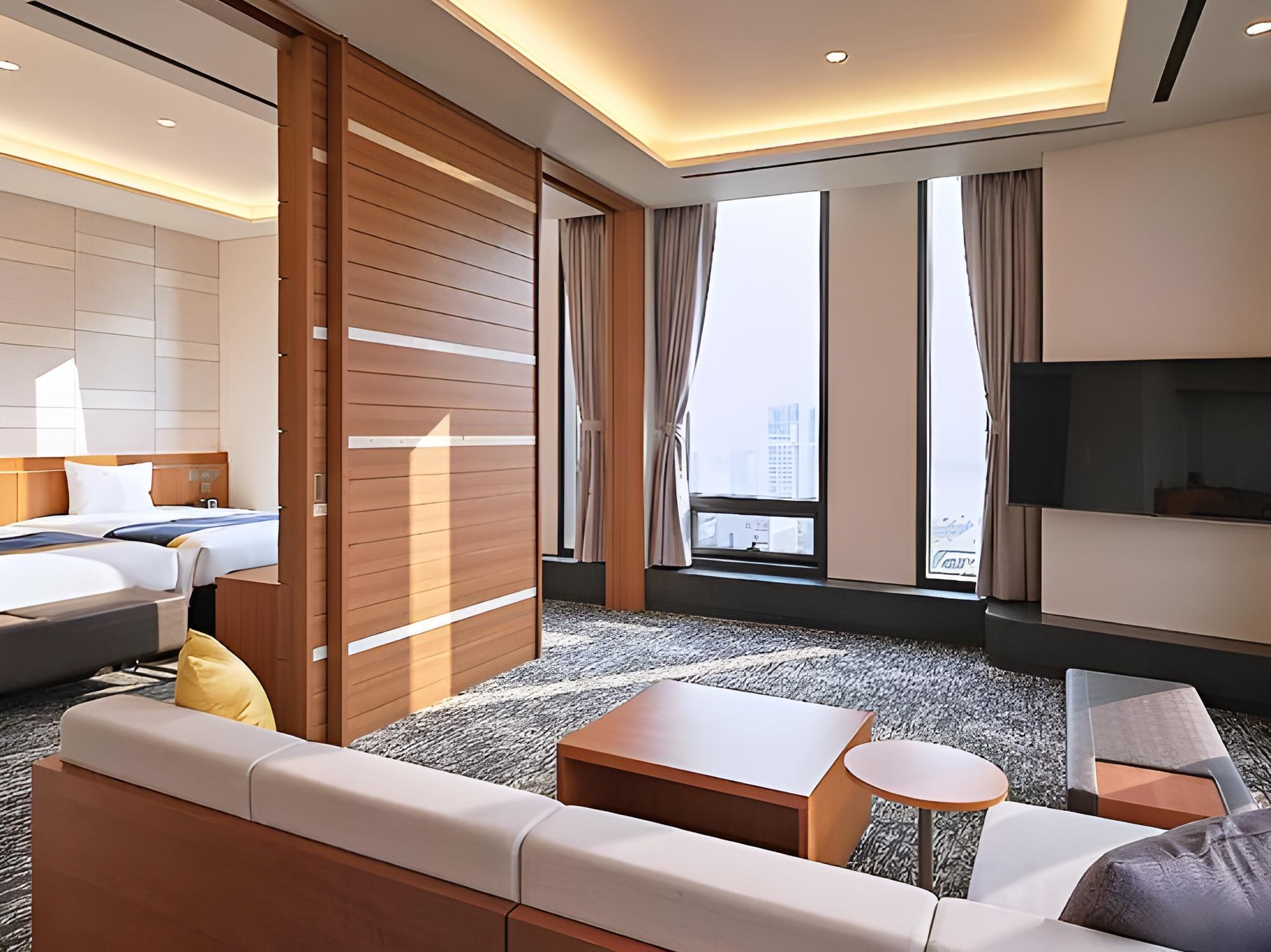 Royal, Family, Suite, 2 Double and Twin Beds, Lounge Access