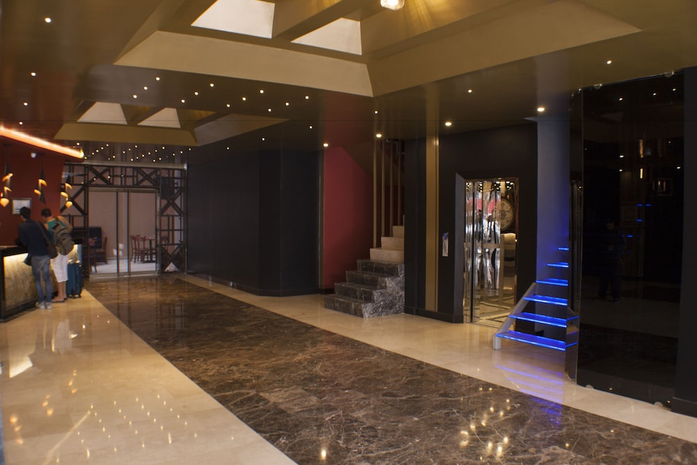 Hotel Black 15/72