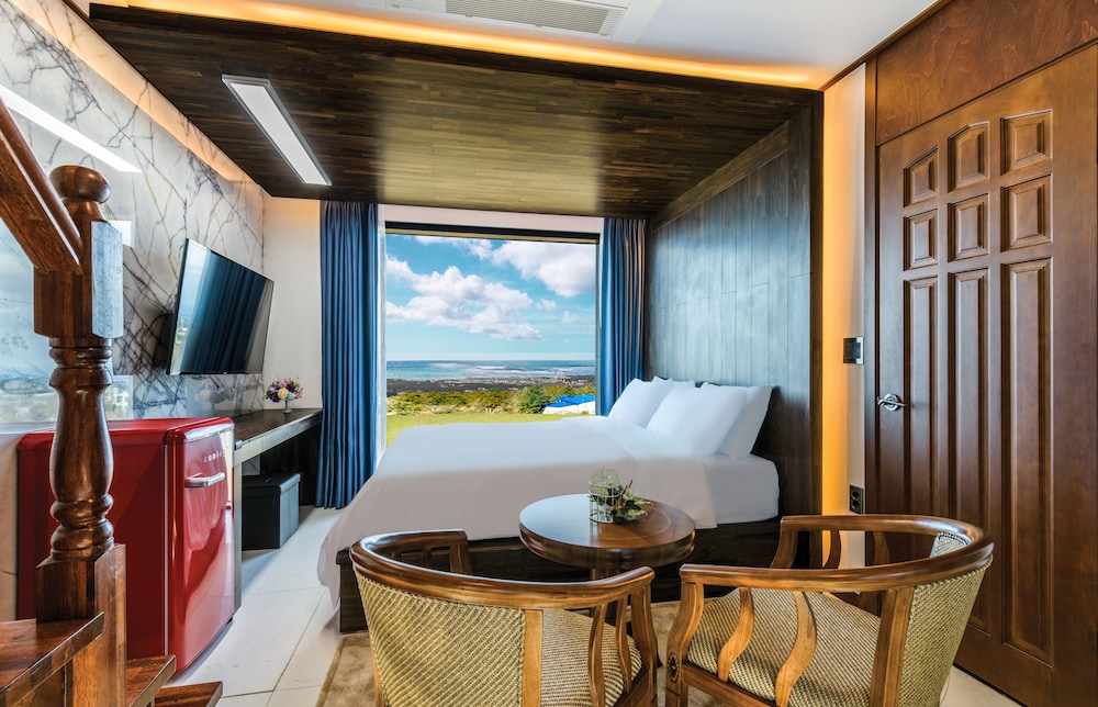 The Jun Pension Jeju 11/42