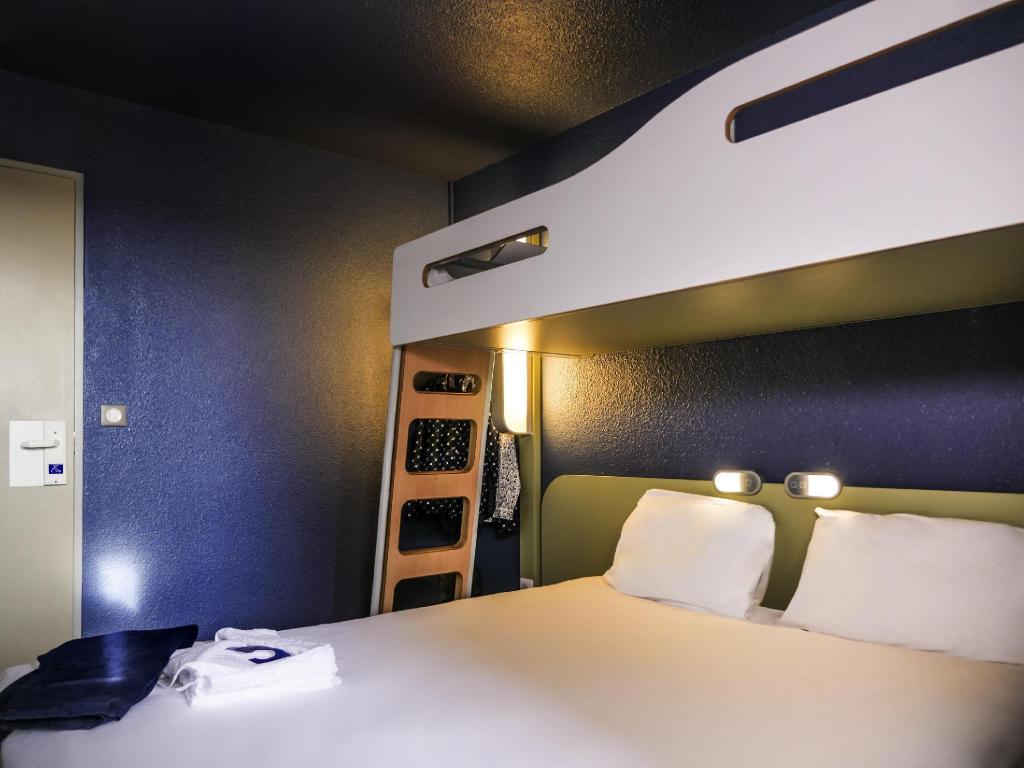 ROOM, TRIPLE, DOUBLE AND BUNK BED