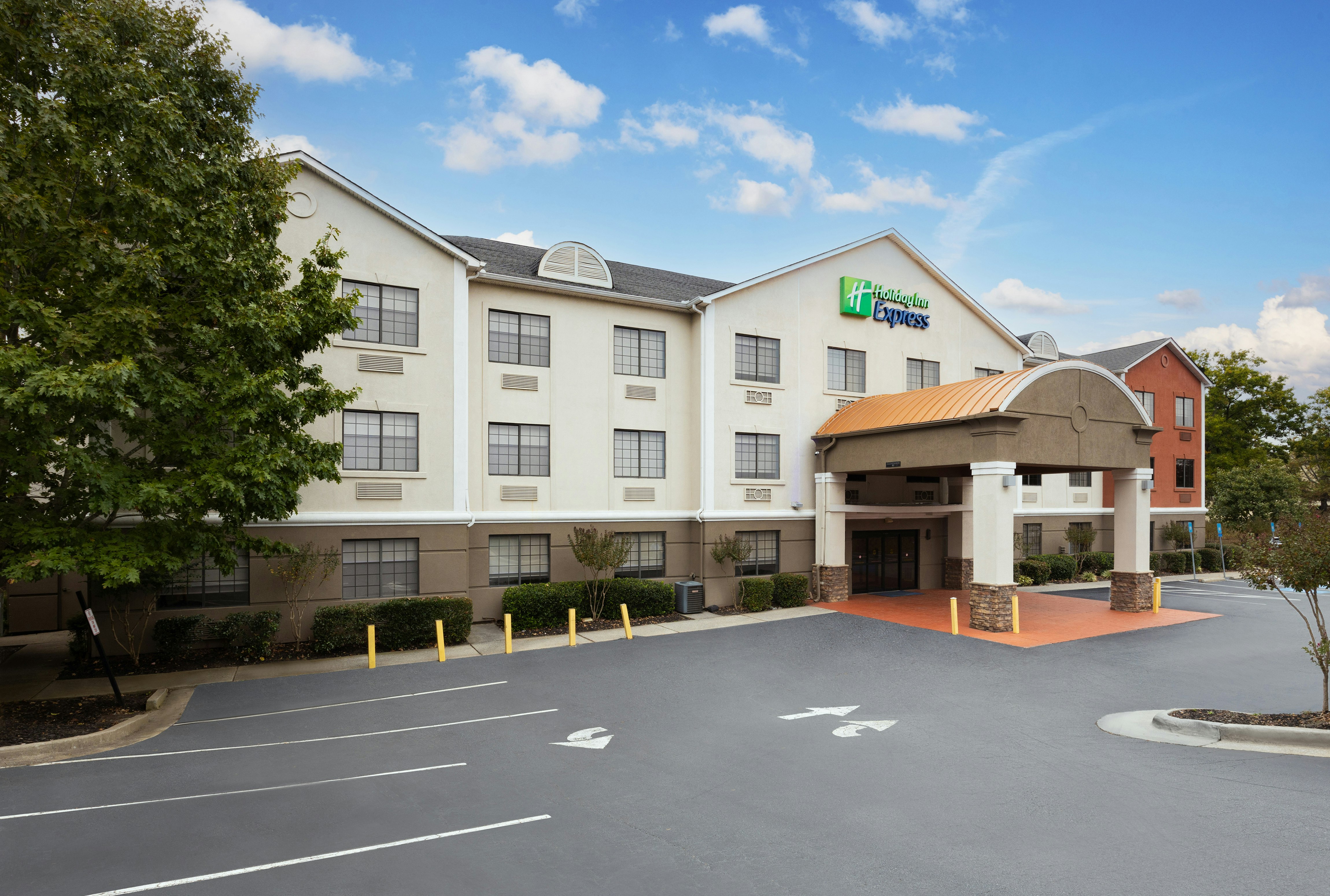 Holiday Inn Express Hotel and Suites ACWORTH - KENNESAW NORTHWEST 62/70