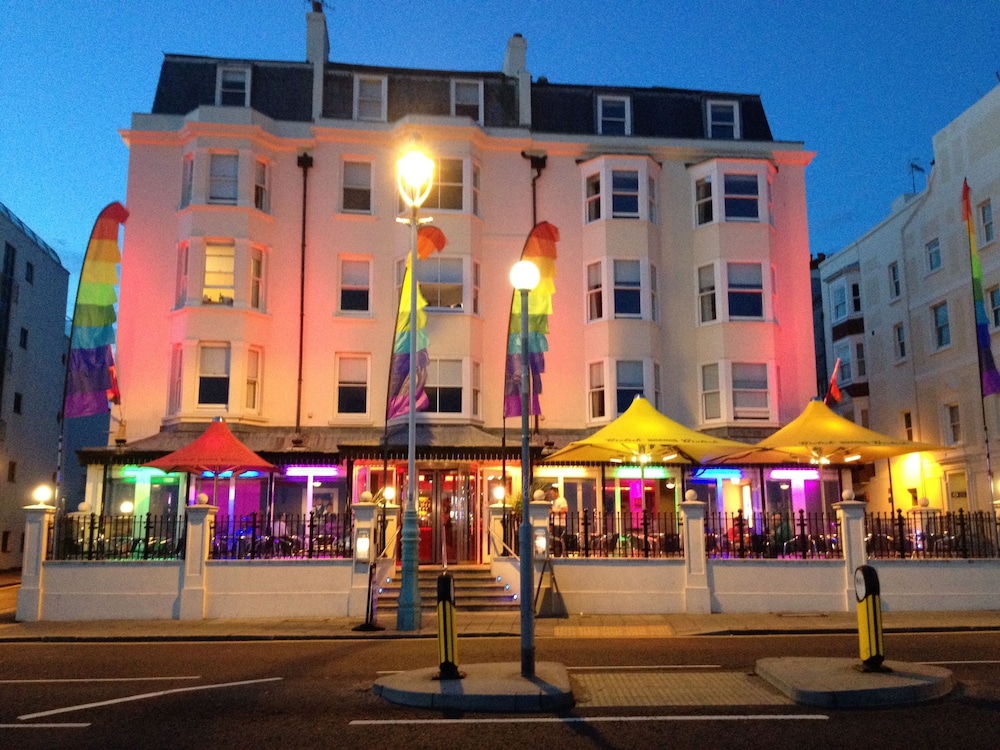 Legends Hotel Brighton 4/67