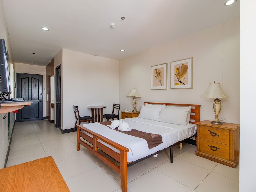 STANDARD, QUEEN BED