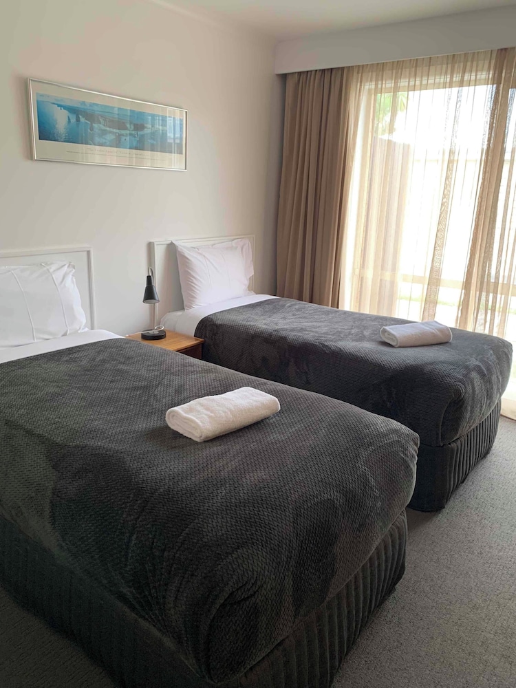 Family, 1 Queen and 3 Single Beds, Kitchenette