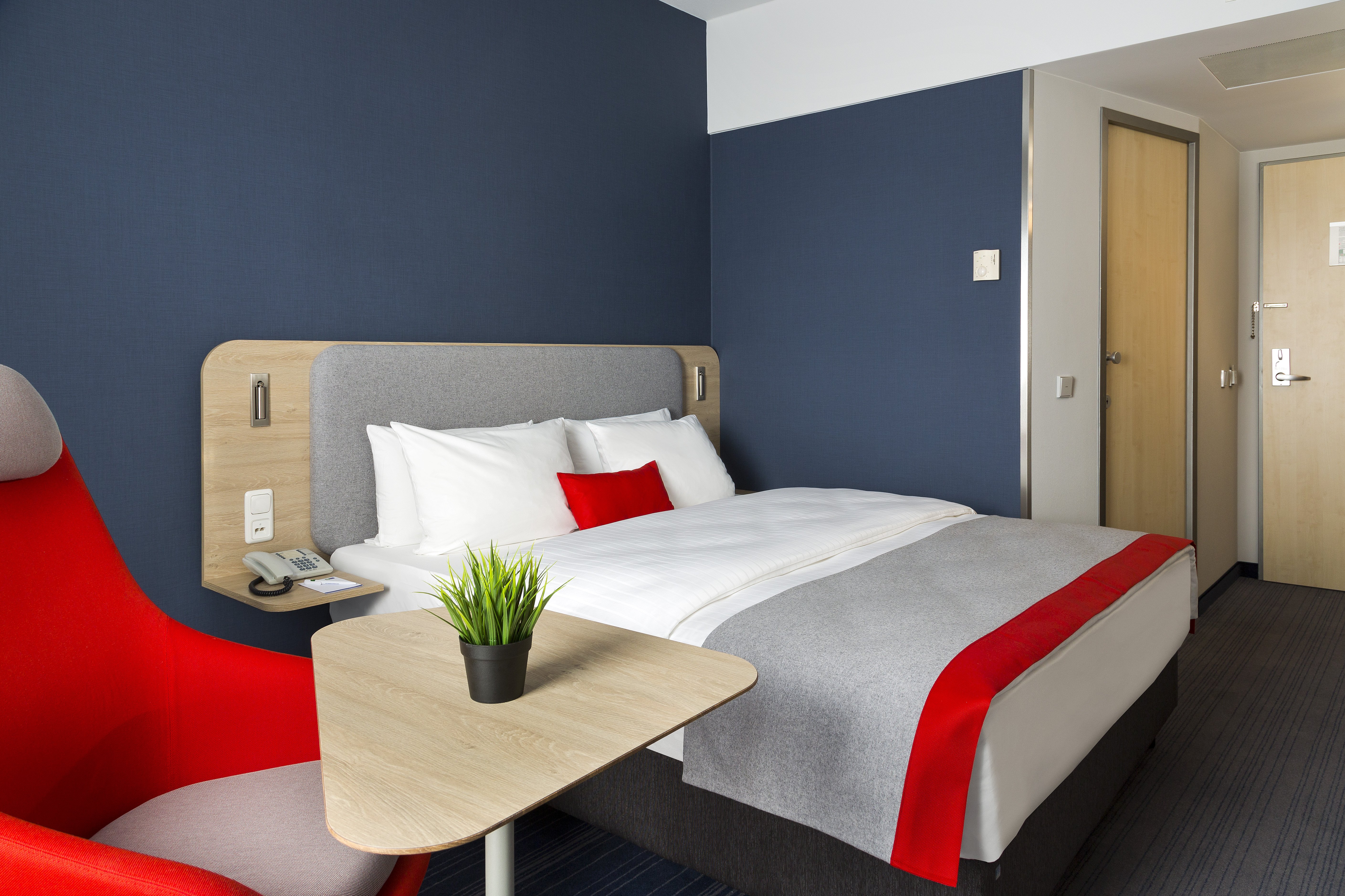 HOLIDAY INN EXPRESS FRANKFURT MESSE 13/40