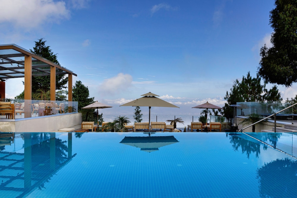 The Terraces Resort and Spa 64/69