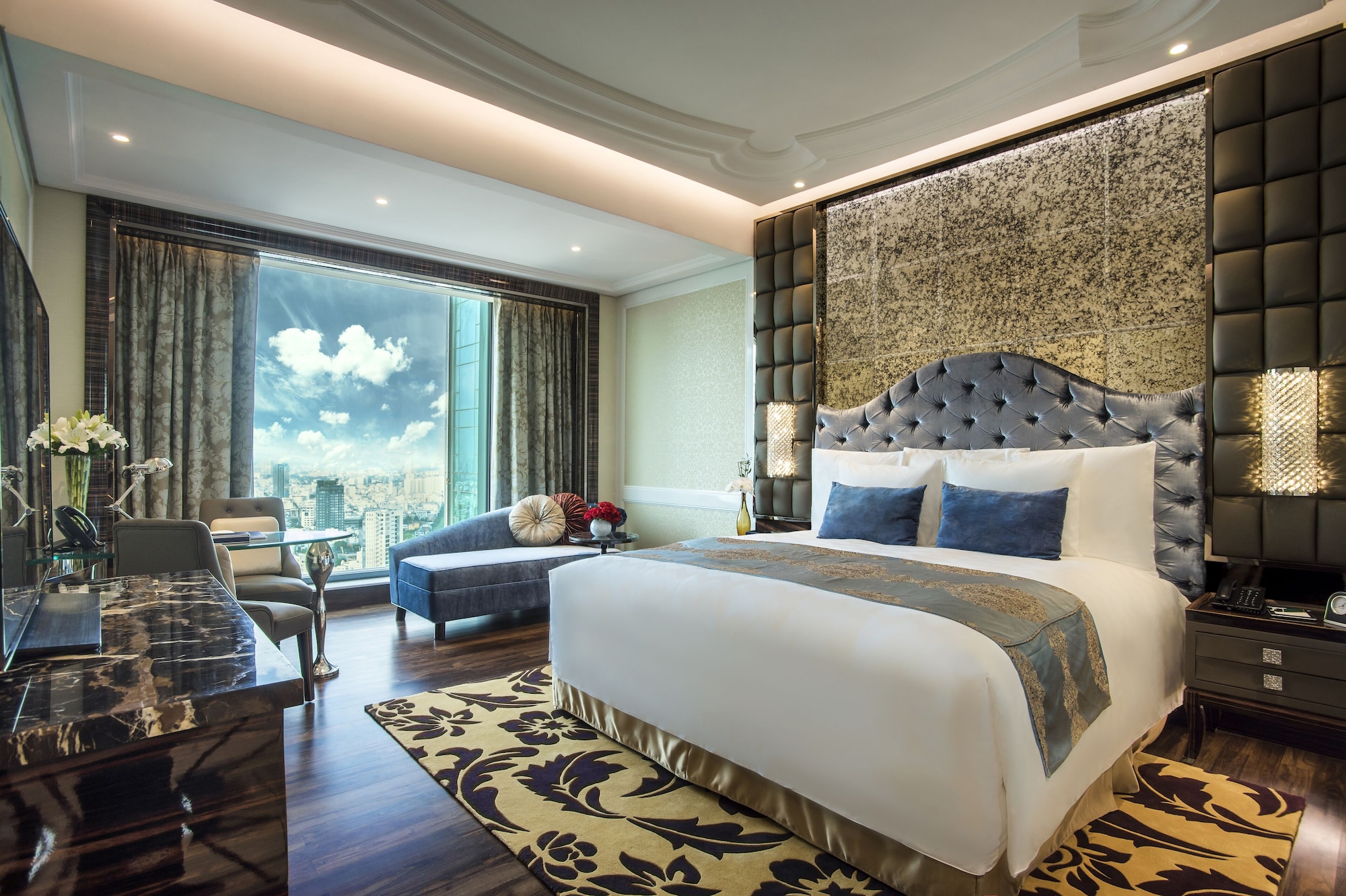 Deluxe, King Bed, City or River View