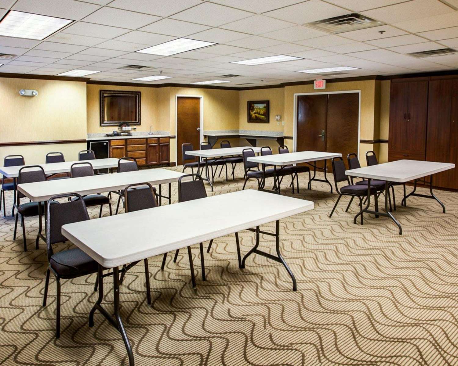 Comfort Suites Georgetown, KY 40/44
