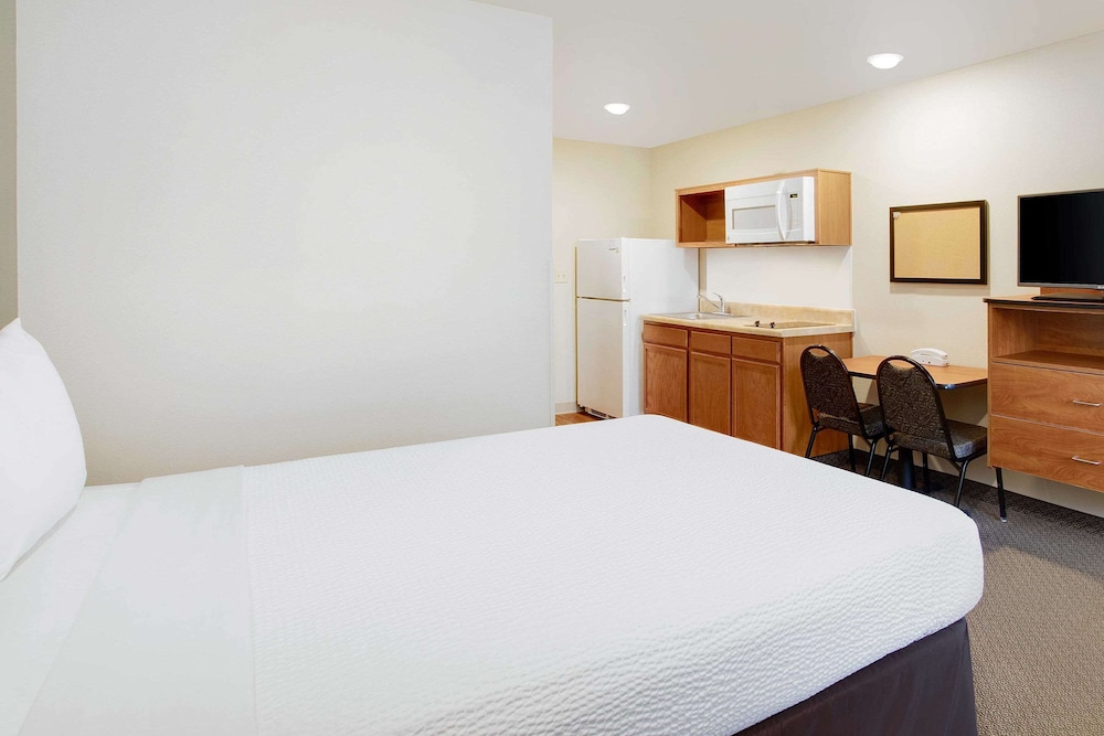 ROOM, QUEEN BED, ACCESSIBLE
