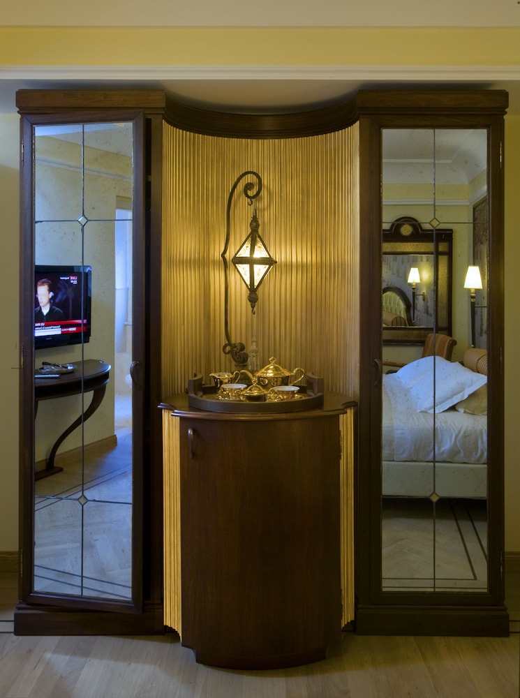 Grand Hotel Savoia Genova, Curio Collection by Hilton 8/73