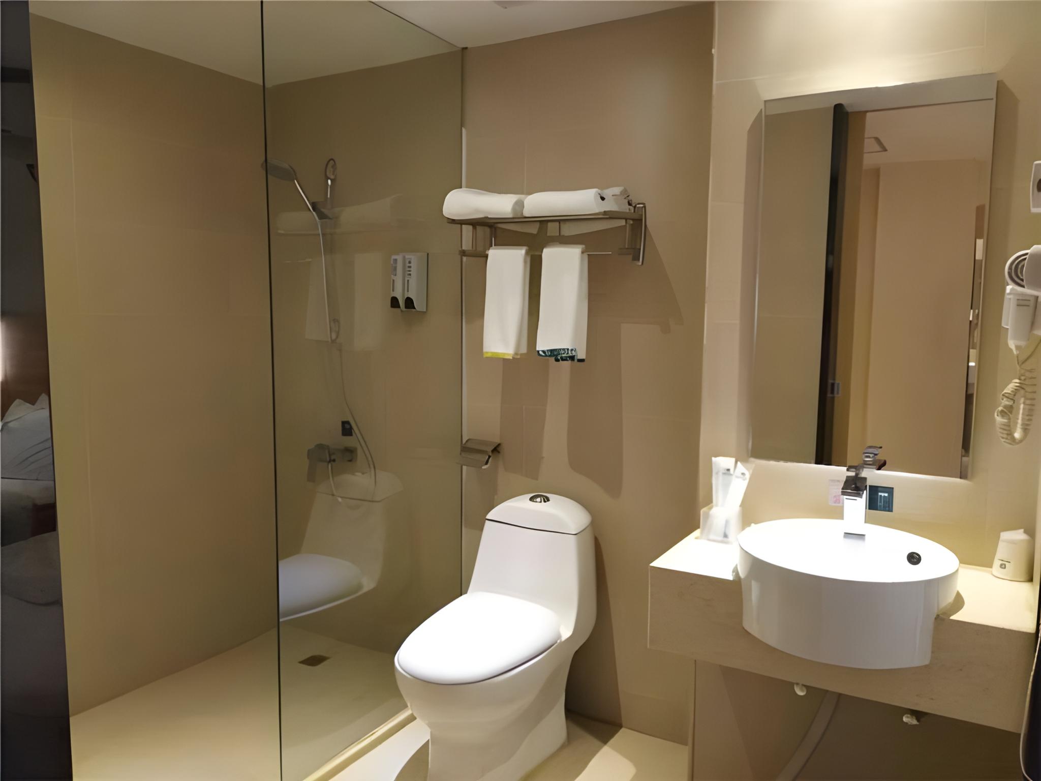 City Comfort Inn Haikou East High Speed Railway Station 68/72