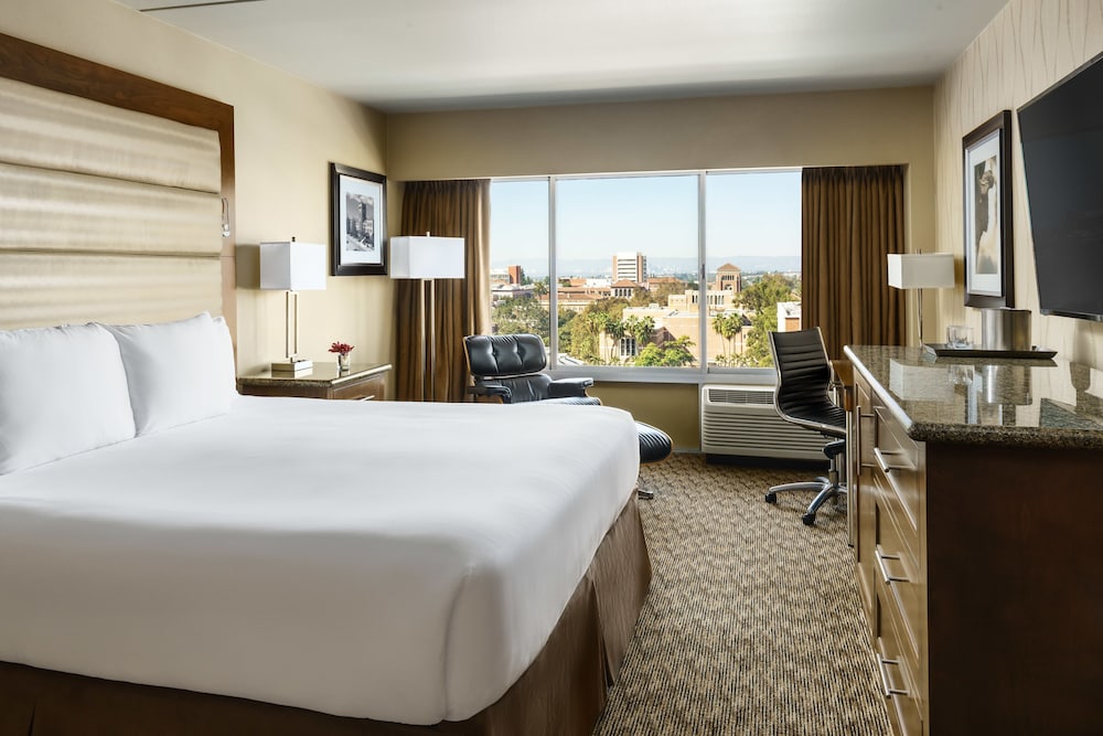 USC Hotel 13/51