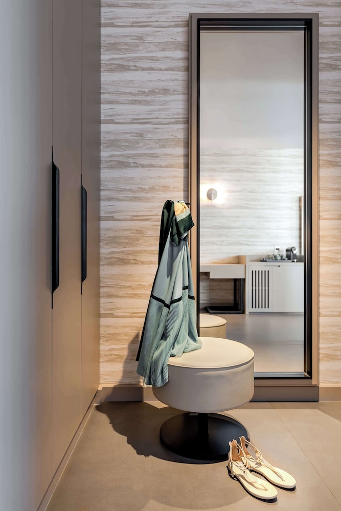 Hyatt Centric Jumeirah Dubai 24/50