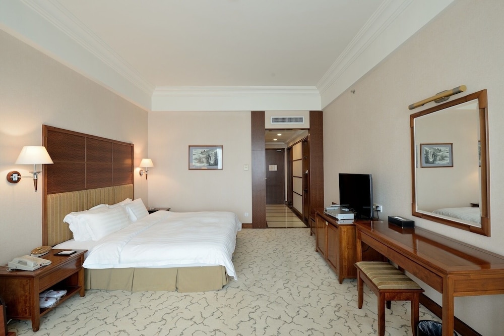 Gladden Hotel Shilong 8/58