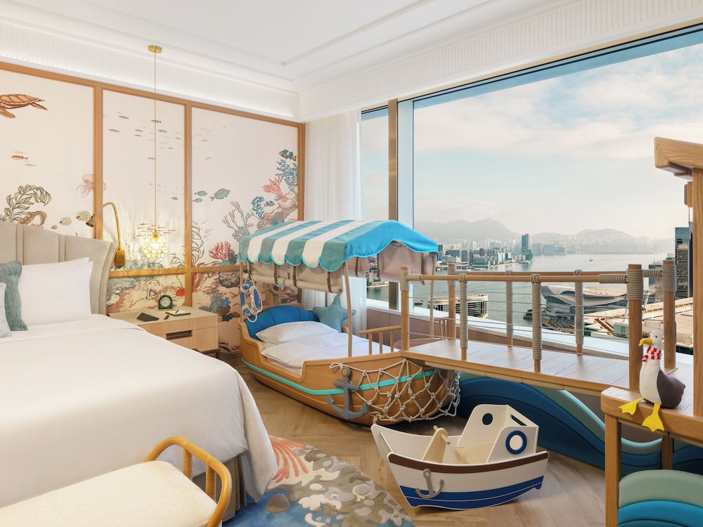 Island Shangri La Hong Kong 60/67