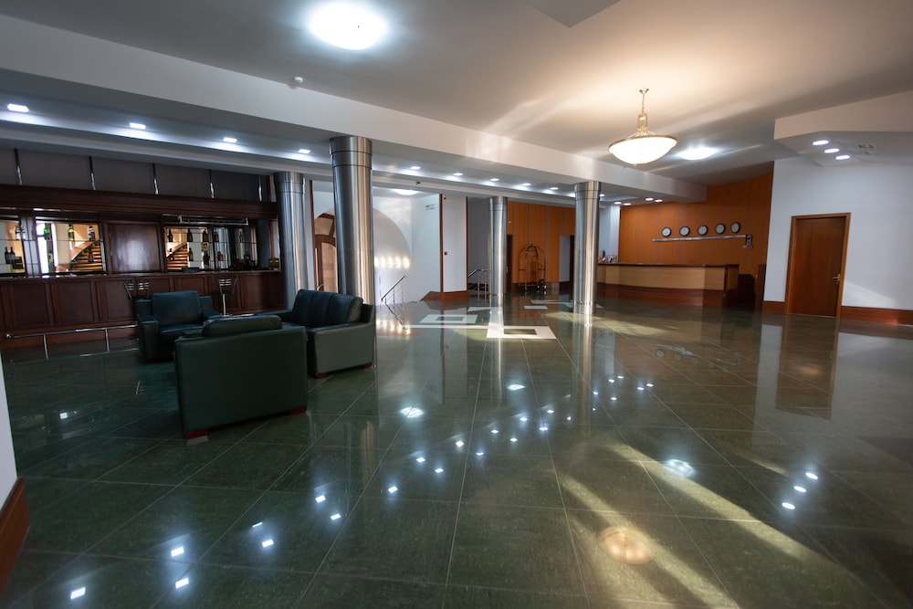 Latar Hotel Complex 8/67