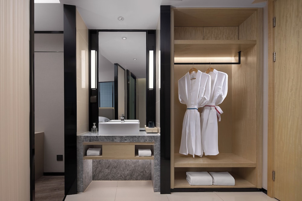 Echarm Hotel (Guangzhou Beijing Road Pedestrian Street Tianzi Wharf) 63/64