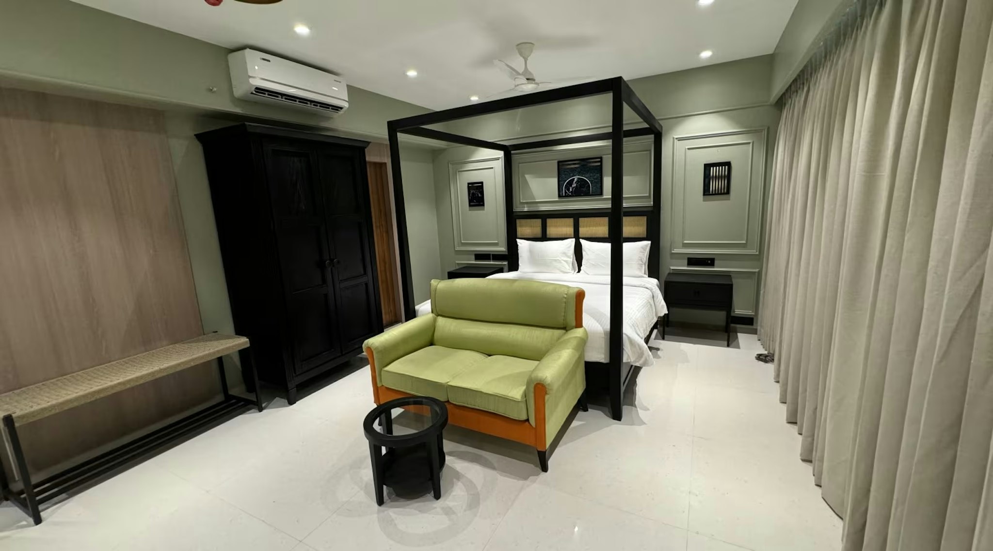 Hotel Mumbai House Malad 7/11