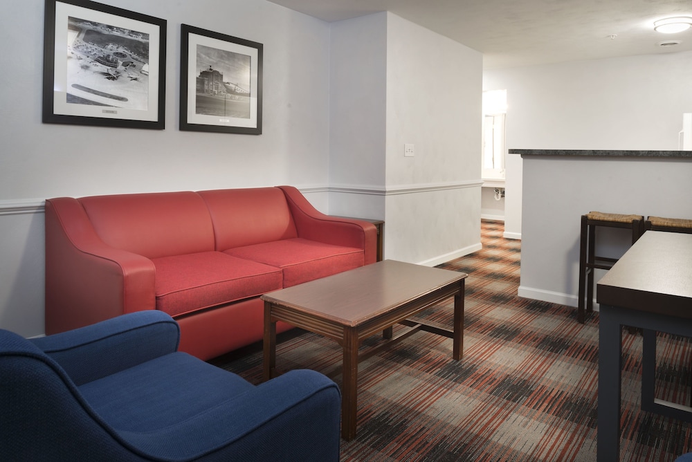 Luxbury Inn & Suites 14/34