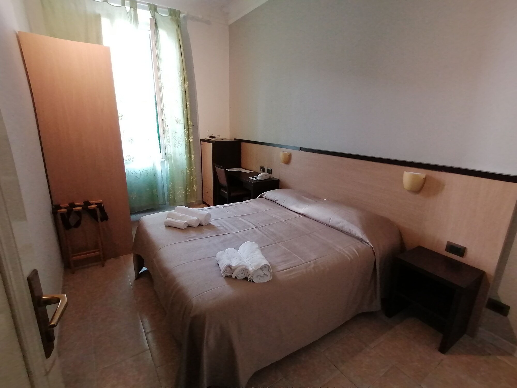 COMFORT, QUEEN BED