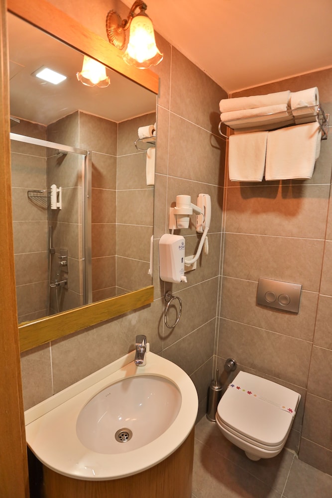 CUMBALI PLAZA HOTEL 50/54