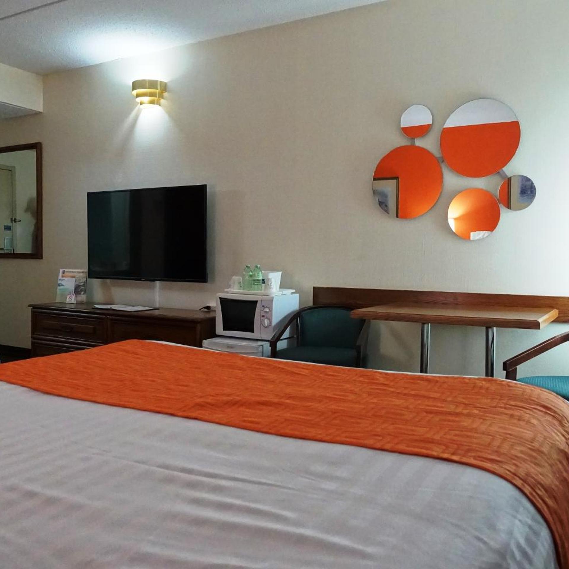 Howard Johnson by Wyndham Tillsonburg 23/28