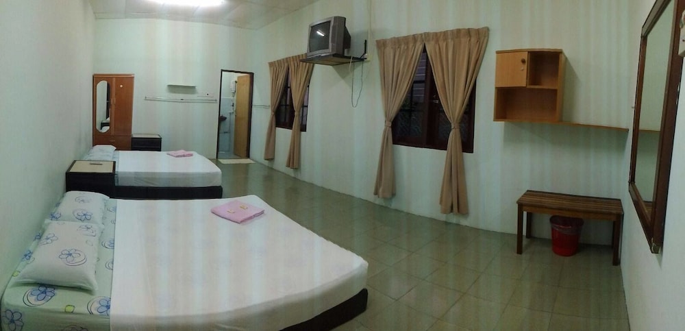 Budget Beach Resort 13/20
