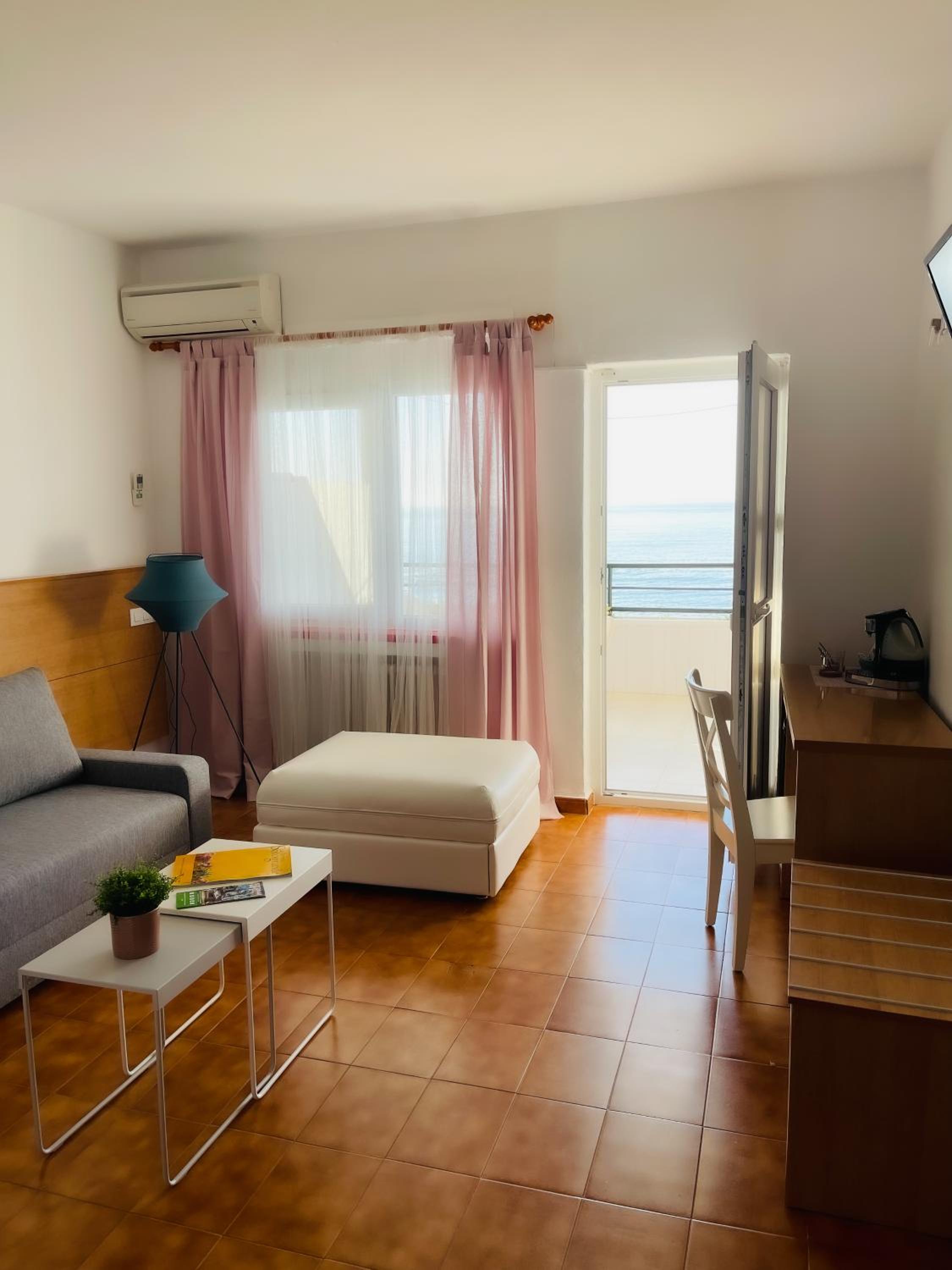 Premium, Sea View