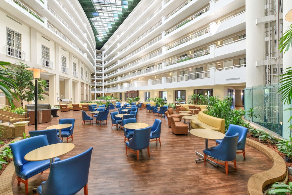 Embassy Suites Alexandria Old Town 38/51
