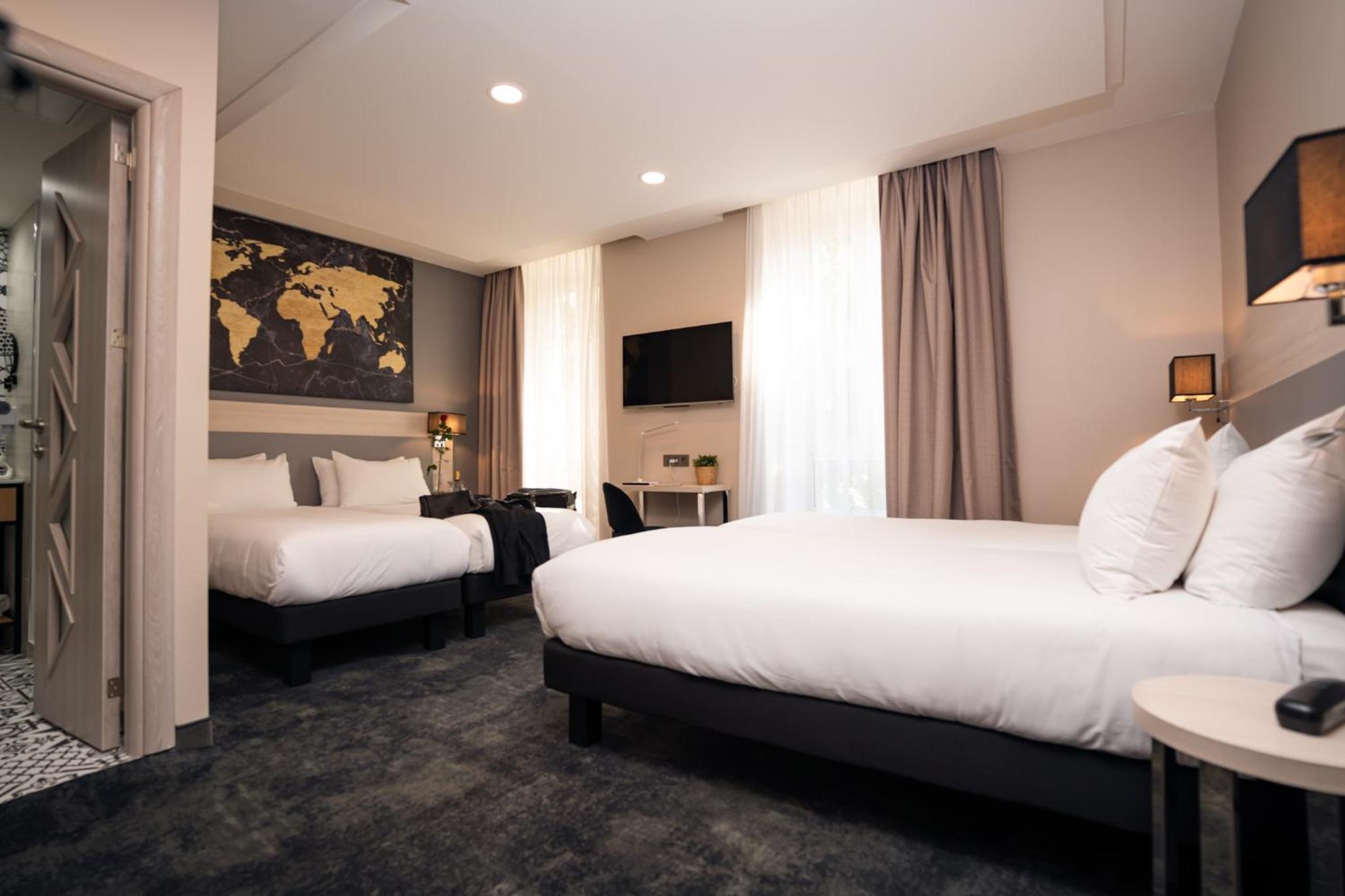 غرفة رباعية، Hotel Univers 2/8