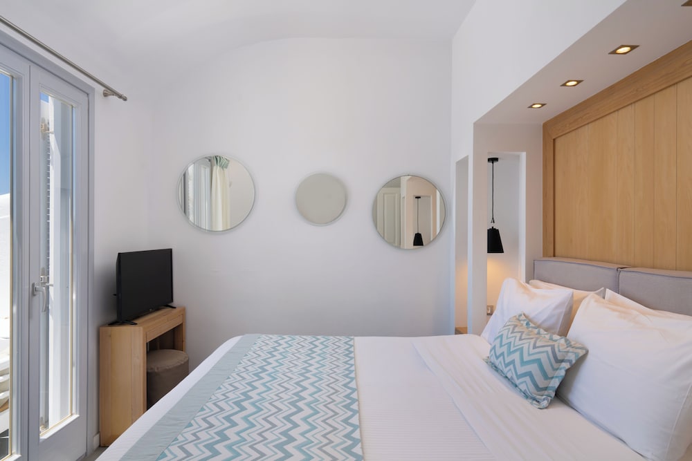 2 BEDROOMS, GRAND, SUITE, SEA VIEW, BALCONY