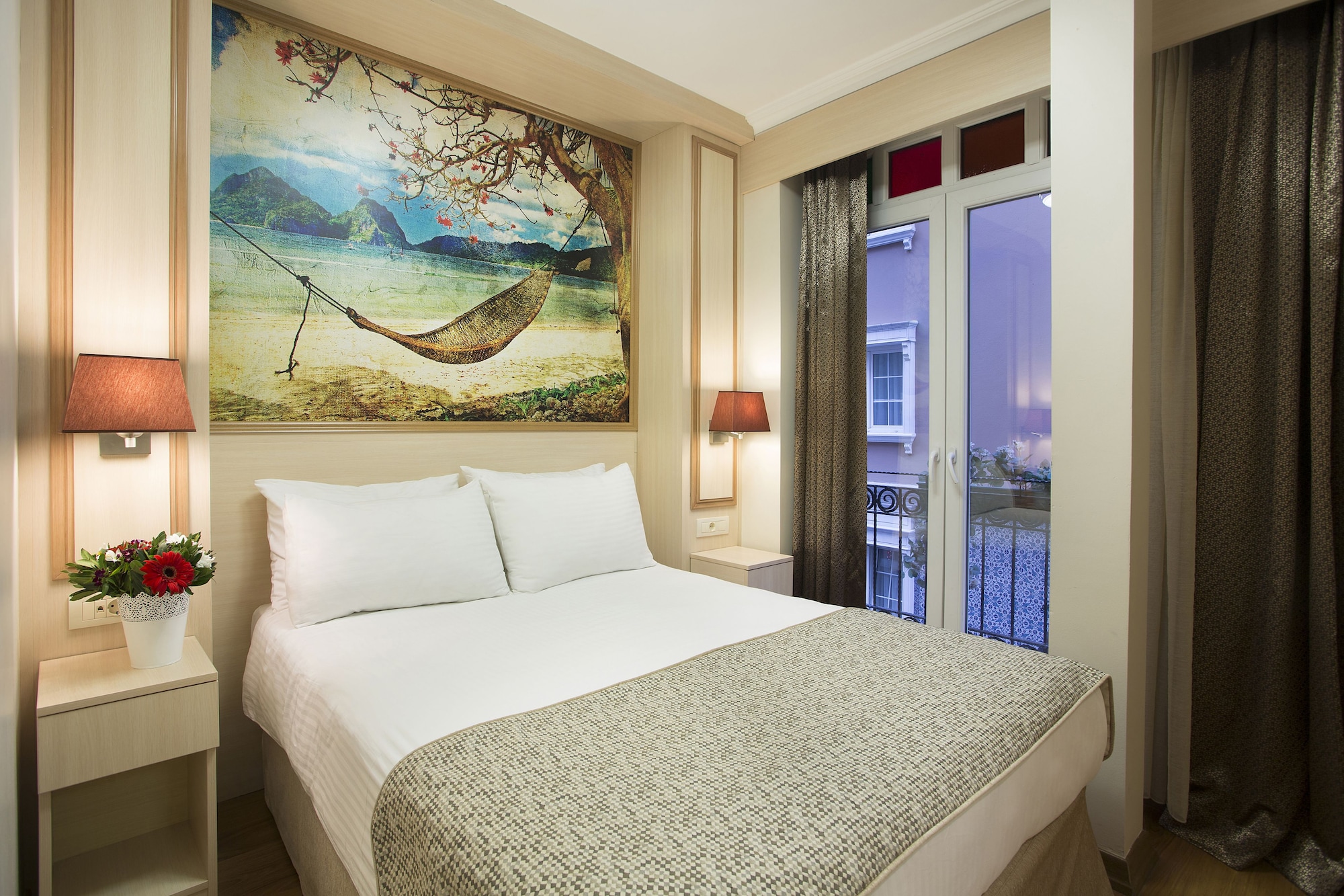 Room, Balcony