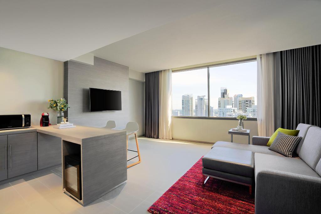 جناح بسرير كينج بإطلالة مع أريكة، HYATT PLACE BANGKOK SUKHUMVIT 2/3